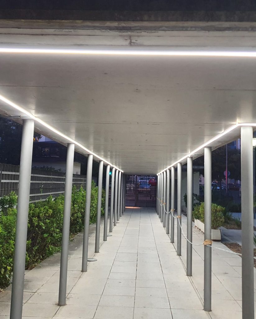 Imagen techo porche iluminado